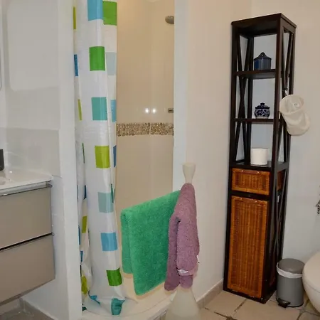 Independante Dans 3* سان تروجان لو بين